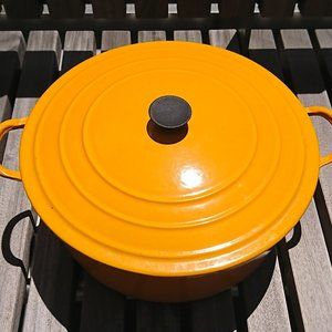 Le Creuset VTG 9 QT H Yellow Orange Saffron DO